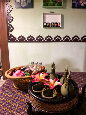 長野県茅野市本町西 タイ古式マッサージ ラパハタ Lapas Hatta Thai Massage Kayanoshi Honmachinishi Nagano オイルマッサージ アロマオイル リンパ セラピスト タイマッサージ ハーブボールマッサージ フットマッサージ 足つぼマッサージ