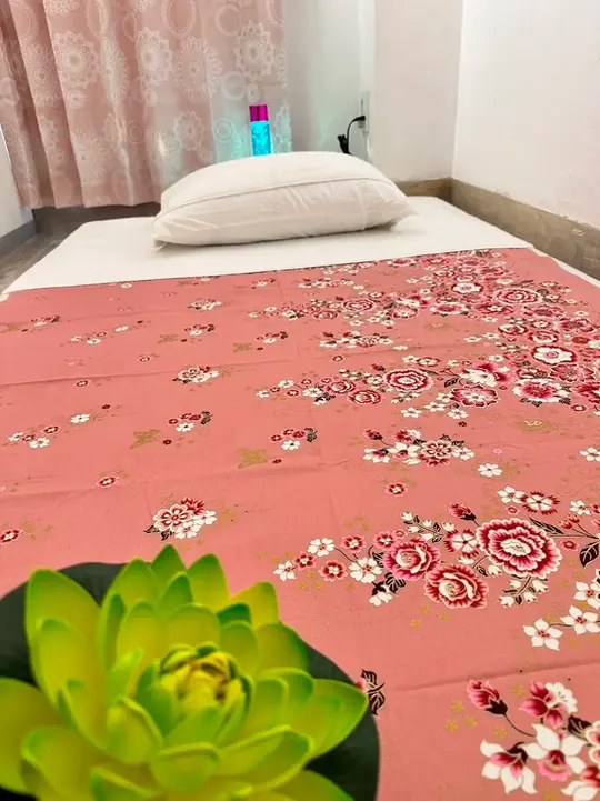 東京都新宿区新宿タイ古式マッサージブアケオ Shinjuku Bua Kaew Thai Massage セラピスト Therapist