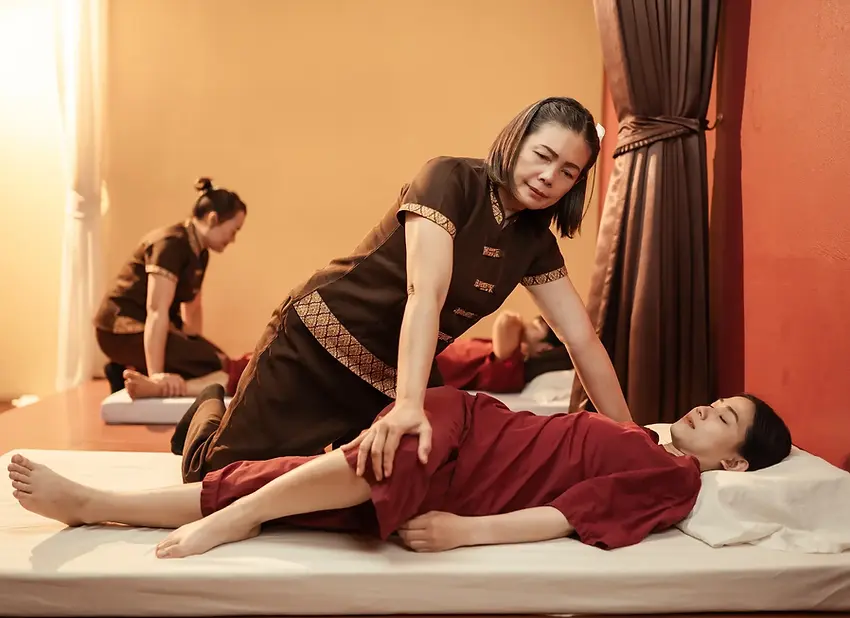 Ruanthai Thai Massage Kinshi, Sumida, Tokyo. Offers oil massage, aromatherapy, lymphatic drainage, and body scrub/foam wash.