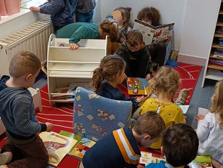 Tous en temps lecture le 10 mars /Chaque classe a fait un temps individuel avec un livre