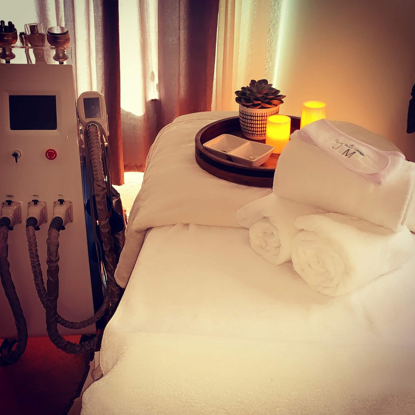 Luxury Beauty Lounge J M
