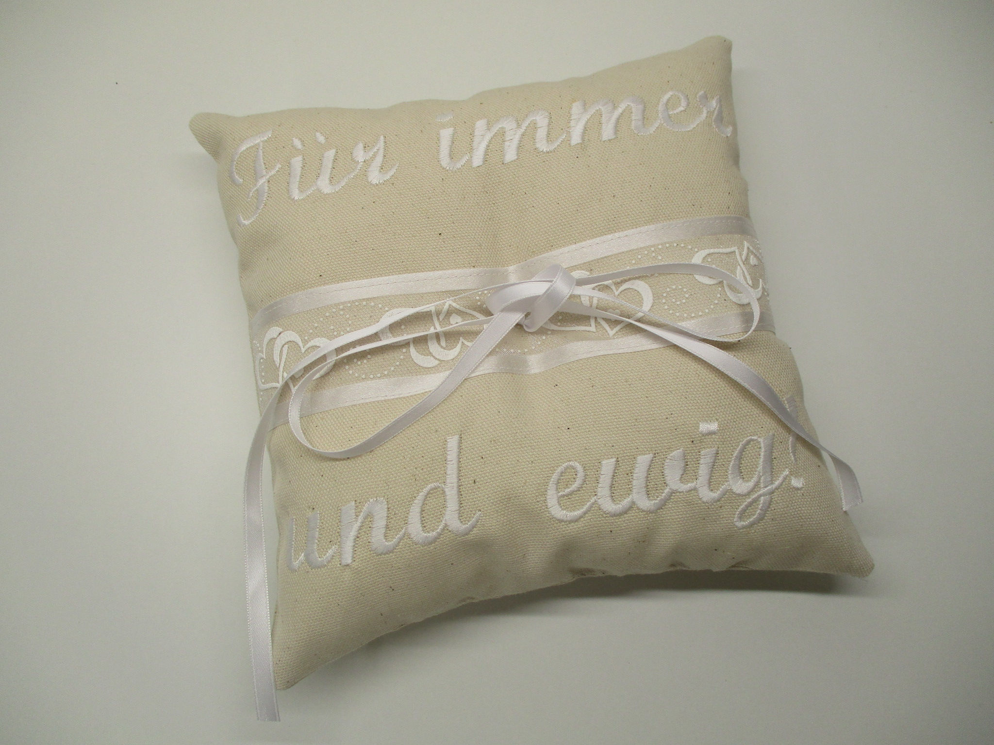 Ringkissen beige mit weiß "Für immer und ewig!"
