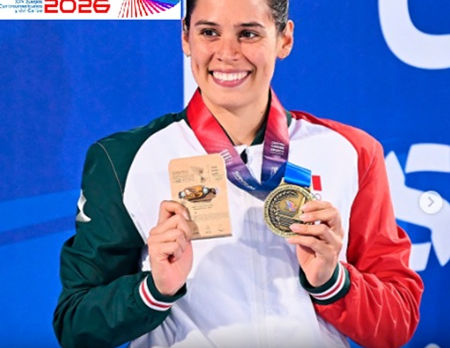 IMPARABLE LA SIRENA CHIHUAHUENSE BYANCA MELISSA RODRIGUEZ TRAS COLGARSE SU CUARTO ORO EN JCC.