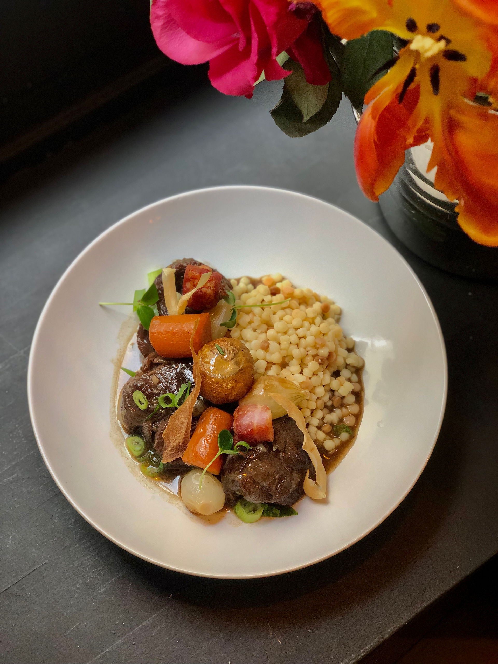 Meilleur Boeuf Bourguignon de Parie 6e. Petits légumes et fregola