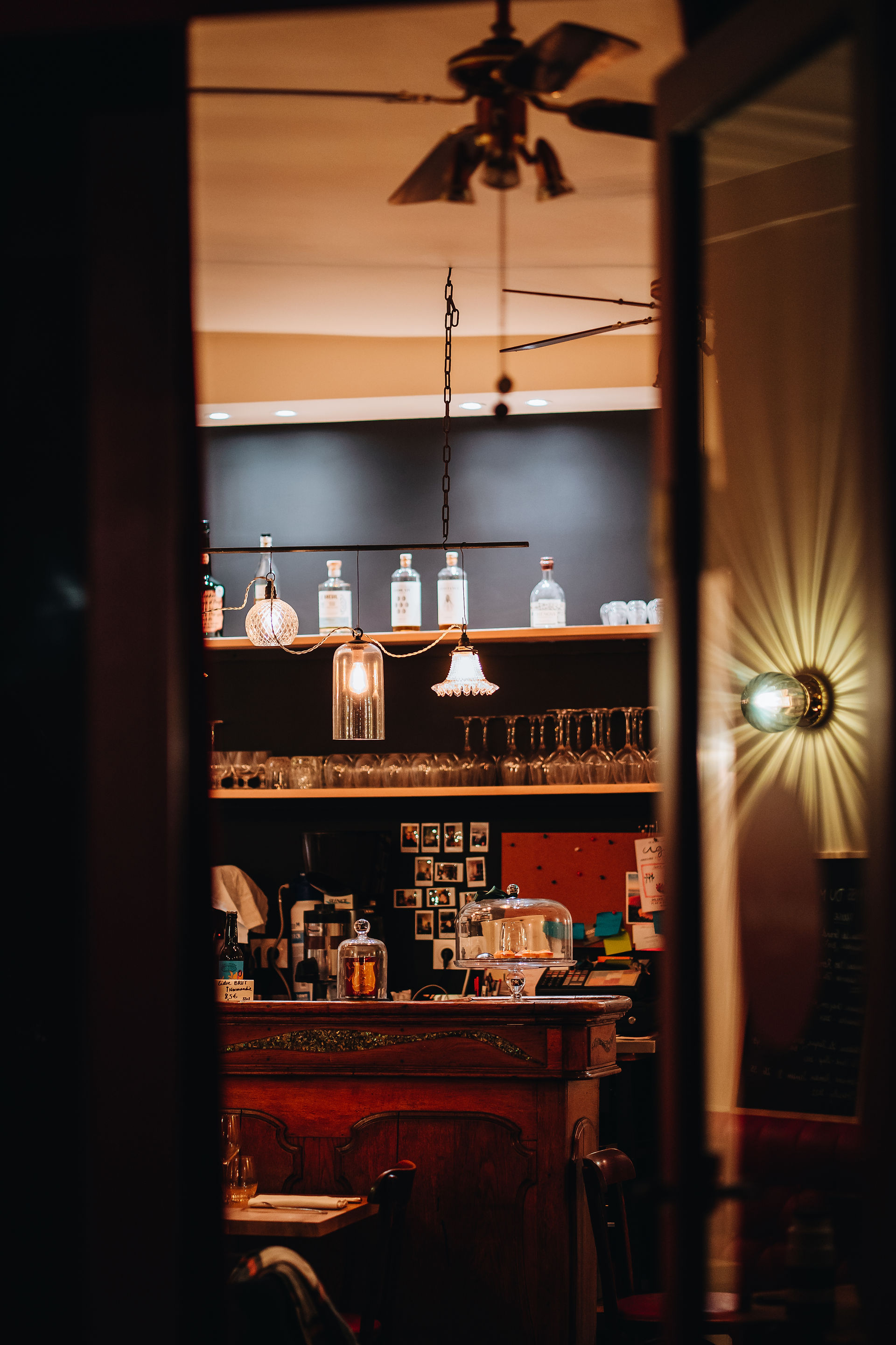 Parce que le restaurant Aux Perchés vit son premier hiver, découvrez une ambiance feutrée et conviviale. 
