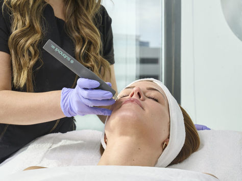 How Can Plasma Pen Treatment Tighten Jawline Skin?