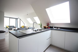 Uitgeruste, open keuken