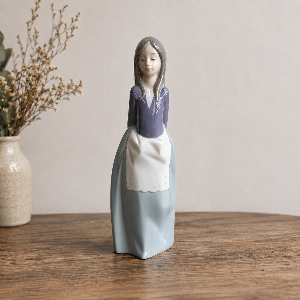 Thumbnail: NAO Girl Statue