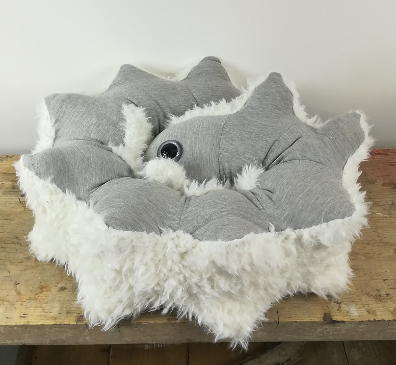 coussin de maternité gris clair.jpg