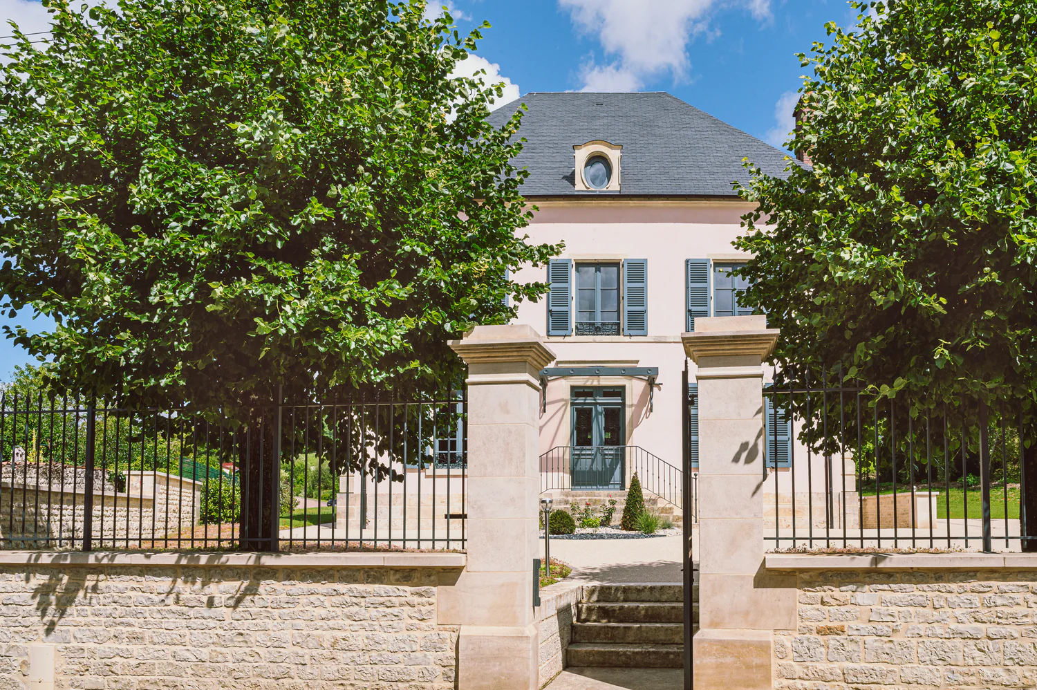 Villa_Eulalie_Front_02c7dfb5-b867-4a7e-b227-a20e53a304ec.webp