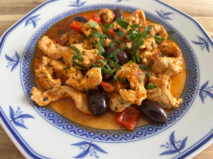Keto - Schnelles Putengeschnetzeltes mit mediterranen Aromen