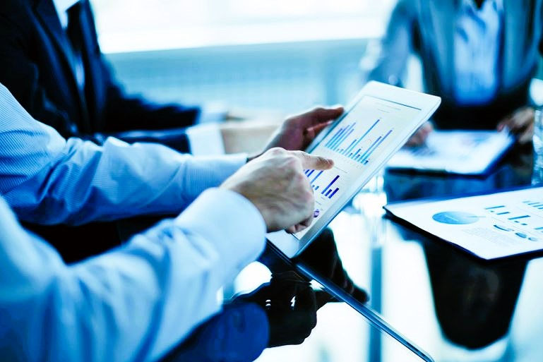 Business owners in Phoenix AZ discussing the sale of a business.JPG