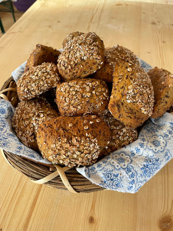 Dinkel Weckerl mit Haferflocken