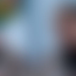 En conferencia matutina, la presidenta Claudia Sheinbaum negó conocer al abogado Juan Pablo Penilla, vinculado a ‘El Mayo’ Zambada, luego de que se difundiera una fotografía en la que aparecen juntos. Sheinbaum explicó que la imagen, tomada probablemente durante su campaña presidencial mientras recorría el país y se tomaba fotos con miles de ciudadanos, no implica ningún vínculo personal ni profesional.