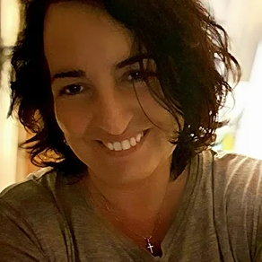 PIEL DE ESPERA Y LLUVIA DE LORENA LARRAÑAGA: DESCARNE QUE RECUERDA A LO MEJOR DE NUESTRA LITERATURA.