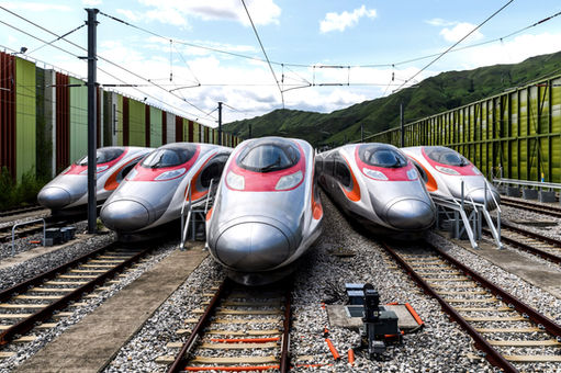 Design de livrée et décoration intérieur du tgv Vibrant Express pour MTR avec MBD design.