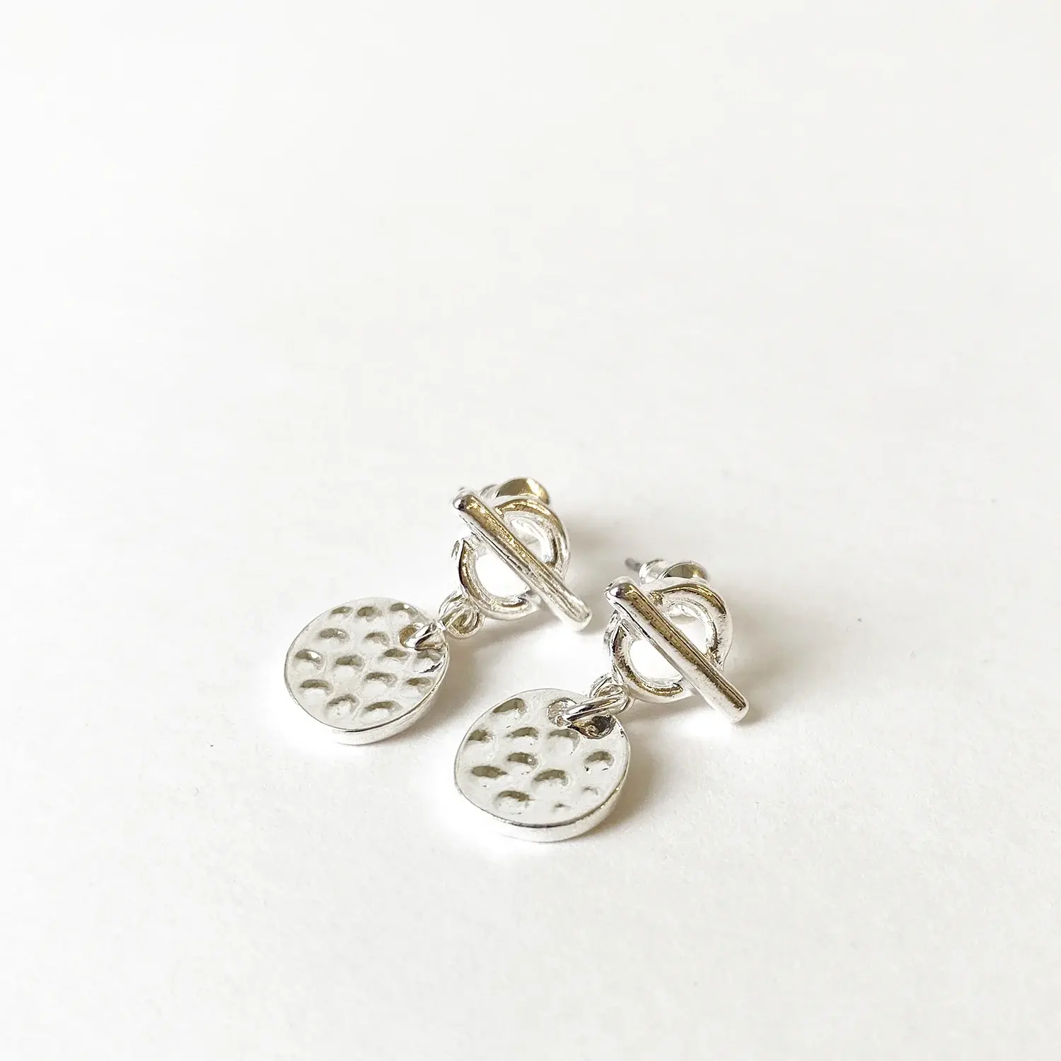 Boucles d'oreilles Caracol, médaillon de métal martelé, argent, 2536-SLV