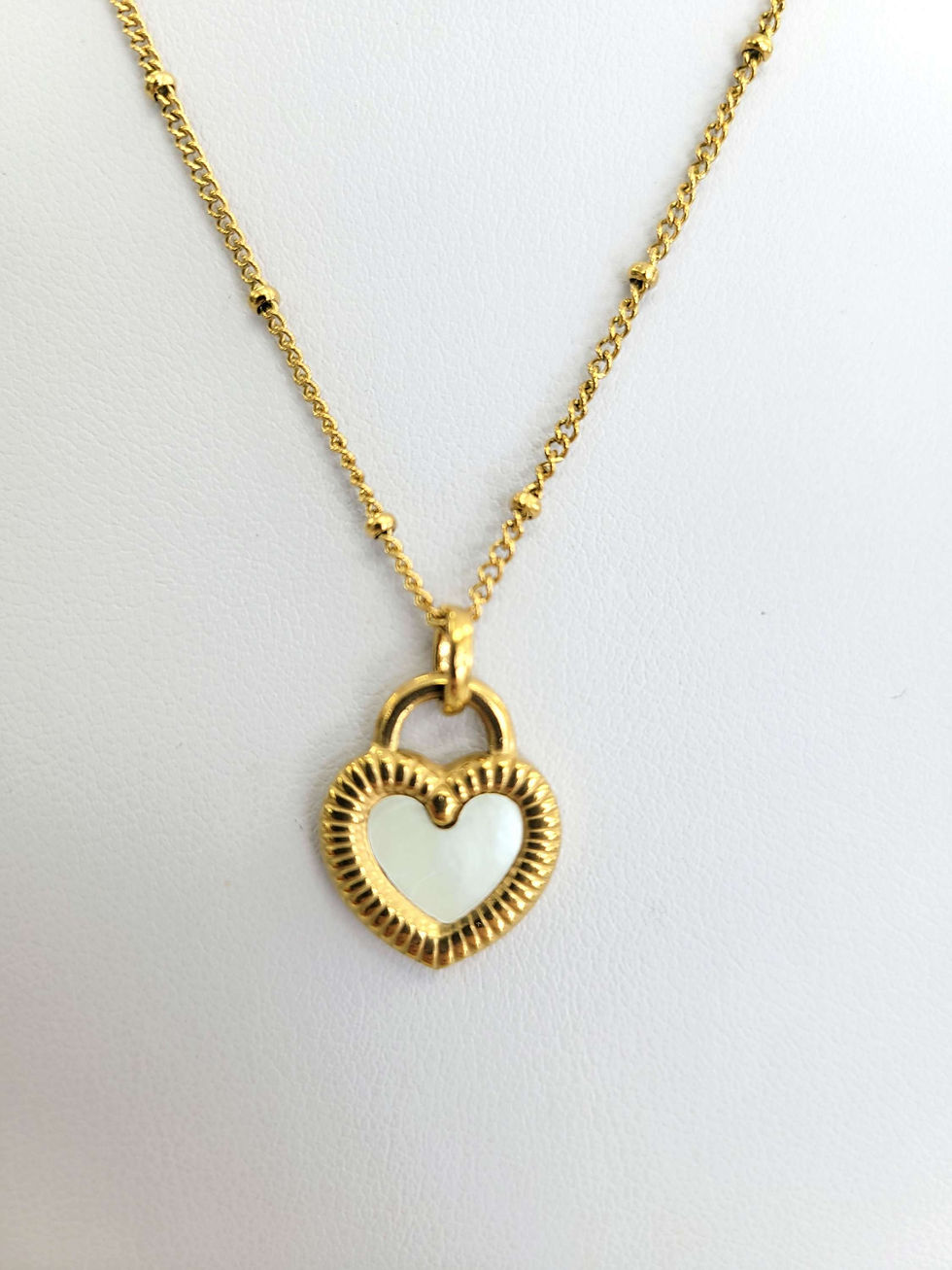 Miniature : Collier court Spoutnik, ajustable, or, coeur réversible noir et blanc