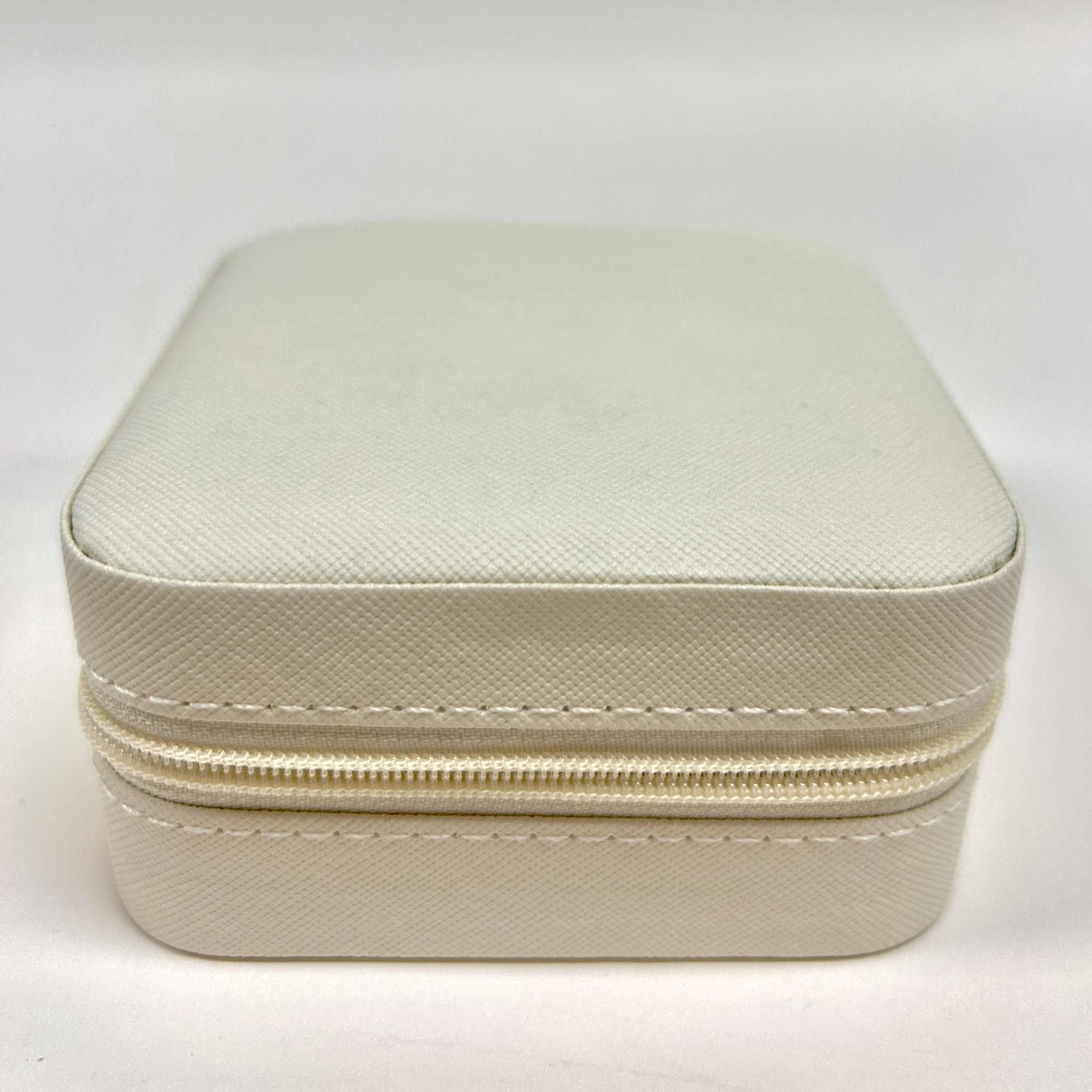 Petite boîte à bijoux, blanc crème,  miroir à l'intérieur