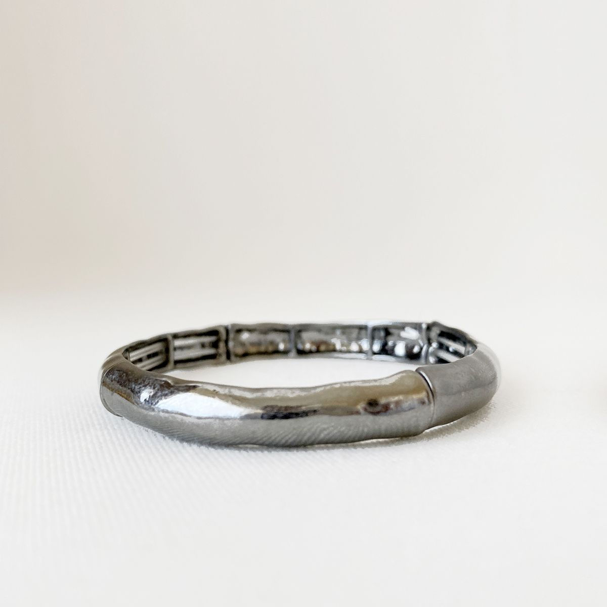 Bracelet élastique Caracol, Martellé, Hématite, mat, 3163-HEM