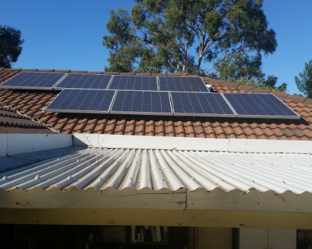 Panneaux solaires sur le toit d’une maison : les démarches à suivre
