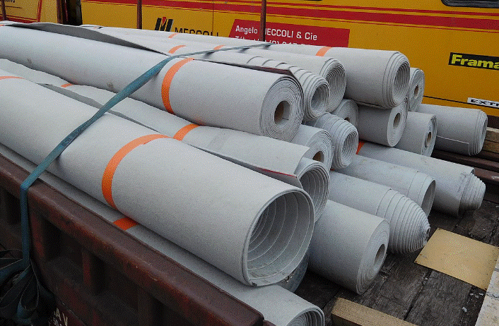 Des rouleaux de géotextiles