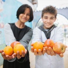 “Si el sistema funcionara bien, se podría garantizar una porción diaria de frutas y verduras a todas las personas que padecen de inseguridad alimentaria”.