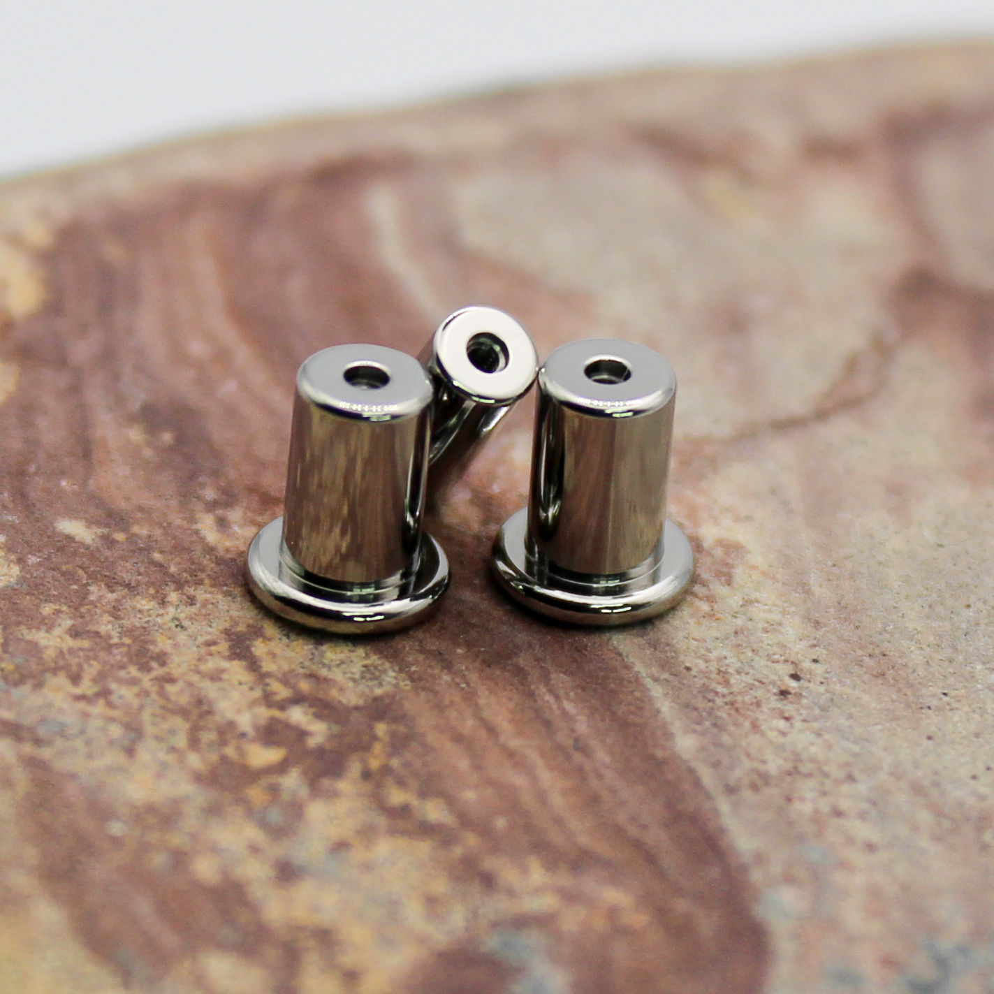 Titanium Labret - 14g threaded - CLICK FOR DETAILS AND SEE CUSTOMS PAGE TO ORDER