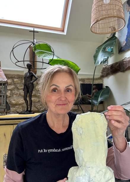 Oxfordshire femal sculptor in studio