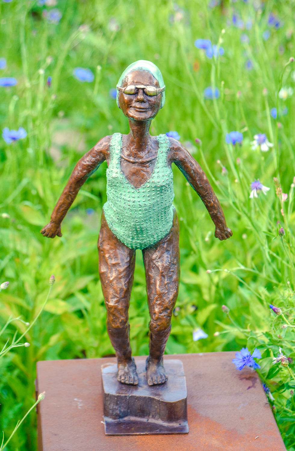 Thumbnail: swimming girl sculpture