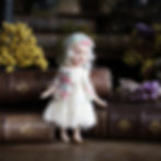 Poupée miniature artisanale de 10 cm en résine peinte à la main