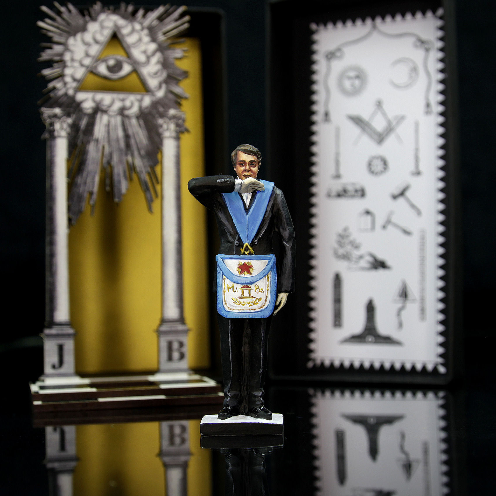 Figurine maçonnique personnalisée en étain peinte à la main aux couleurs d'une loge