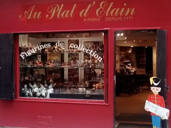la façade rouge du plus vieux magasin de soldats de plomb de Paris - Au Plat d'Etain