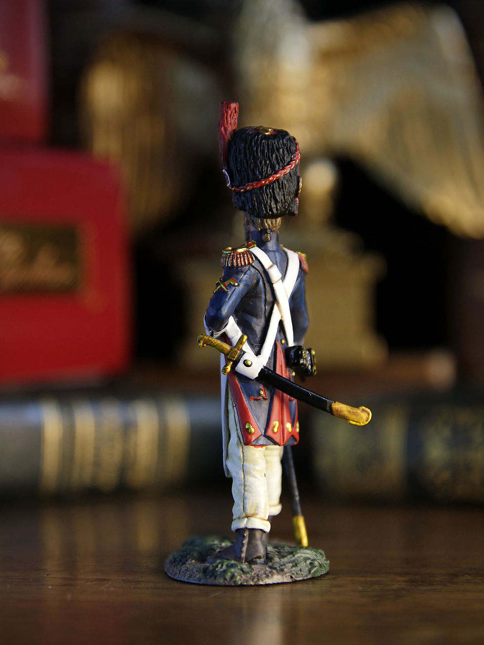 Miniature : Hand-painted Napoleonic Wars military miniature – Old Guard sapper in combat stance