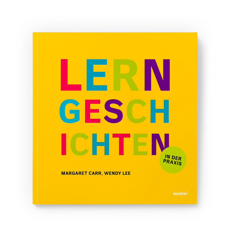 Bekanntes und Unbekanntes über Lerngeschichten von Margaret Carr und Wendy Lee macht Mut, das Leben mit kleinen Kindern und deinem Team in der KiTa mit mehr Selbstbewusstsein und vor allem mit Freude und guten Beziehungen zu gestalten.