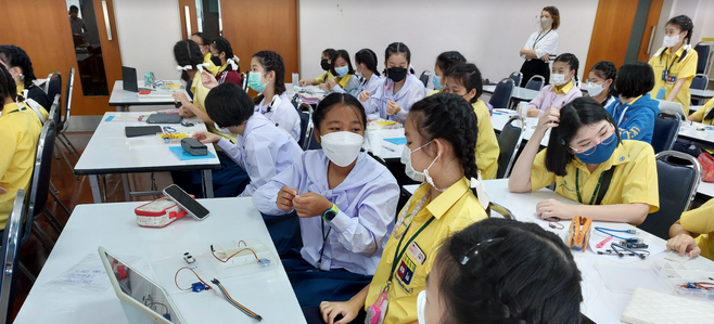 Screenshot 2565-11-23 at 21.26.46.png