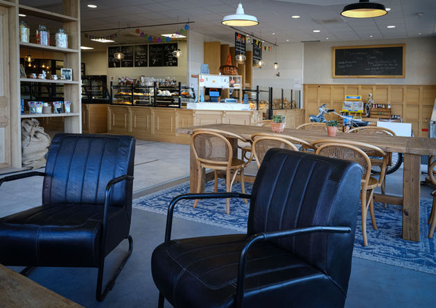 Boulangerie Papy Jean
Andrezieux-Boutheon
Boulangerie pâtisserie snacking sandwich pizzas et quiche 
rénovation intégrale, décoration et équipement de la boutique 
original, hors du commun 