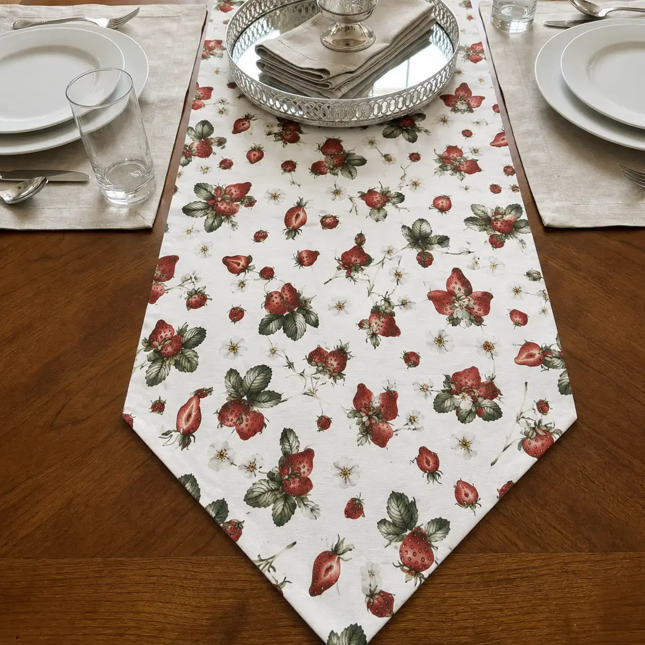 Çilek Desenli Duck Kumaş 1 Adet Runner, 40x140cm