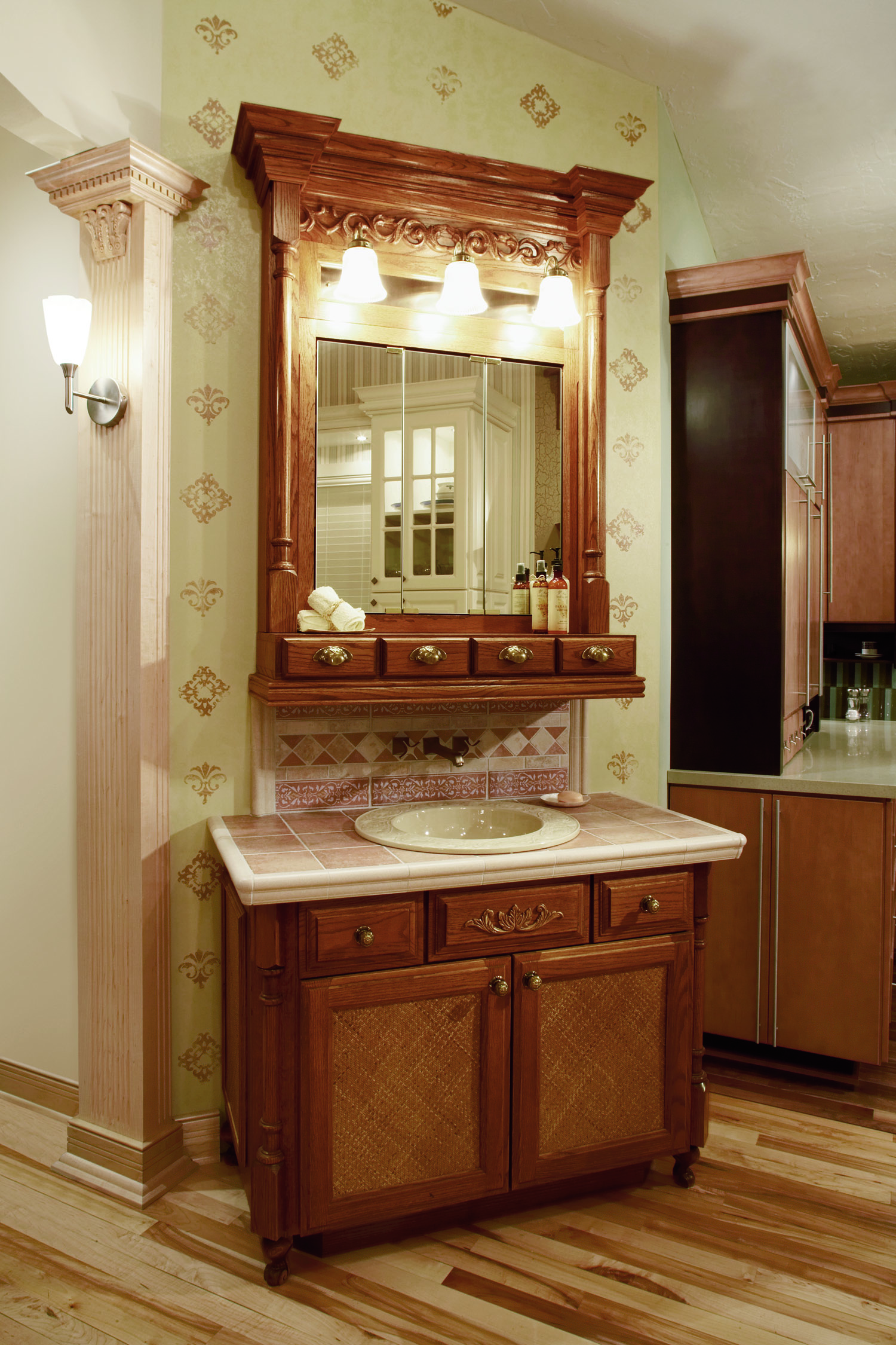 SVS_OAK_DRK Vanity.jpg