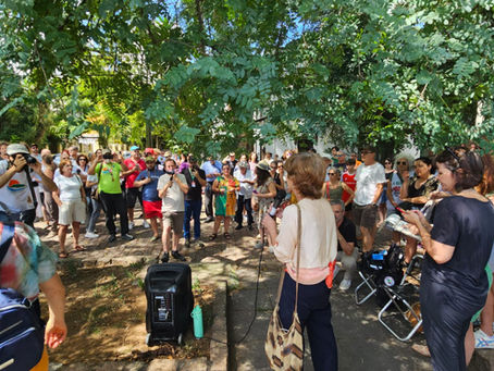 CENTENAS DE PESSOAS PROTESTAM CONTRA PROJETO QUE PREVÊ CONSTRUÇÃO DE PRÉDIO COM MAIS DE 60 METROS NA RUA MAIS BONITA DO MUNDO, EM PORTO ALEGRE