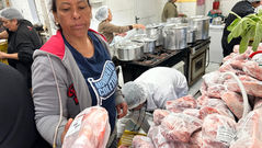 Cooperativa da reforma agrária entrega uma tonelada de carne para combate à fome em Porto Alegre