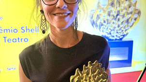 CAMILA BAUER VENCE O PRÊMIO SHELL DE TEATRO NA CATEGORIA MELHOR DIREÇÃO PELO ESPETÁCULO GAÚCHO INSTINTO