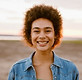 smiling-woman-portrait-outside-during-golden-hour-2026-09-23-18-16-30-utc Pequena.jpeg