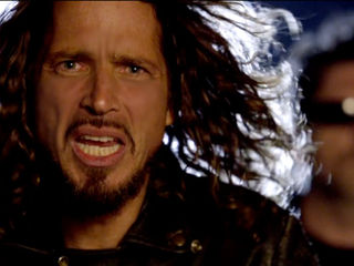 Há 8 anos, o Soundgarden lançava o single "By Crooked Steps", com videoclipe dirigido por Dave Grohl