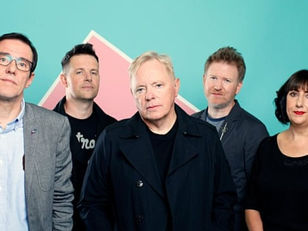 New Order retorna aos palcos em show com transmissão ao vivo