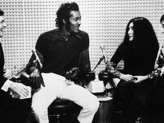 "Daytime Revolution": Documentário Inédito mostra Bastidores de John Lennon e Yoko Ono como anfitriões na TV