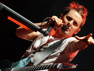 Matt Bellamy, do Muse, compartilha versão acústica de "Unintended"