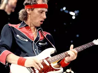 Mark Knopfler completa 77 anos: a trajetória de um dos grandes guitarristas do rock