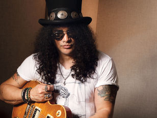 Slash grava música em parceria com projeto beneficente voltado para a saúde mental de jovens