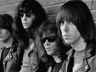 Há 41 anos, os Ramones lançavam o álbum "End of the Century"